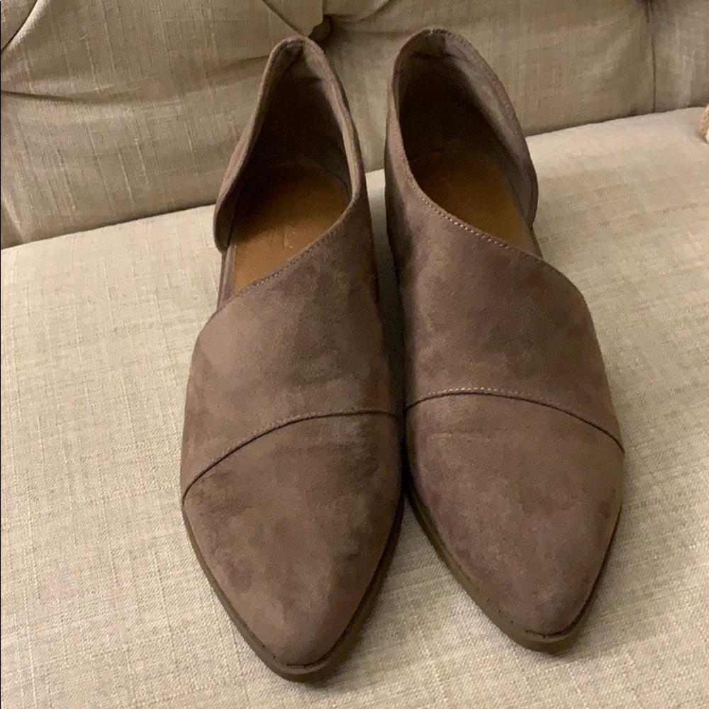 Royal flat pointed slip ons